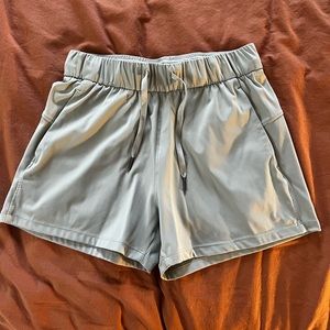 Lulu shorts sage green